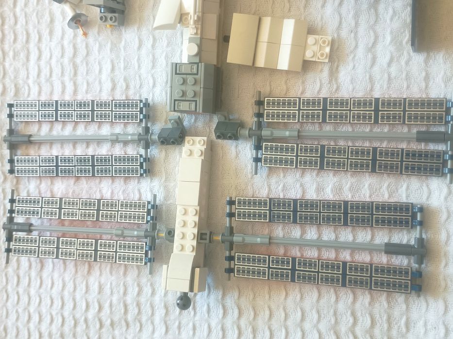 LEGO 21321 stacja kosmiczna zestaw niekompletny