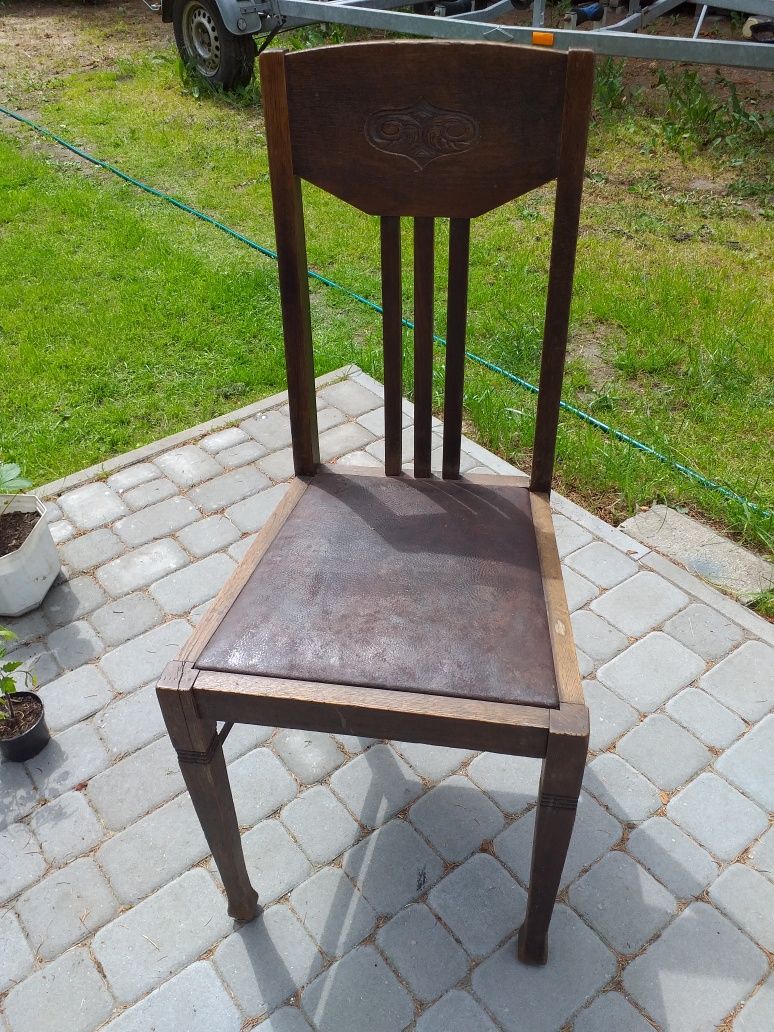 Stare ,przedwojenne krzesło