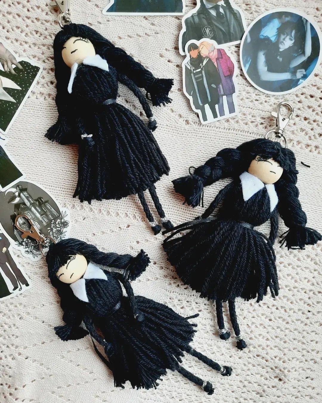 Wednesday Addams Adams breloczek rączka makrama lalka laleczka