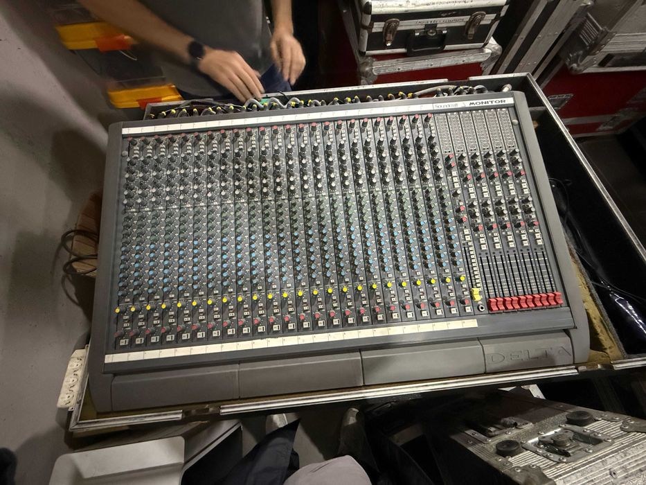 Mesa Mistura Soundcraft Delta Monitor