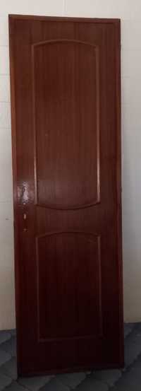 Porta de madeira de interior