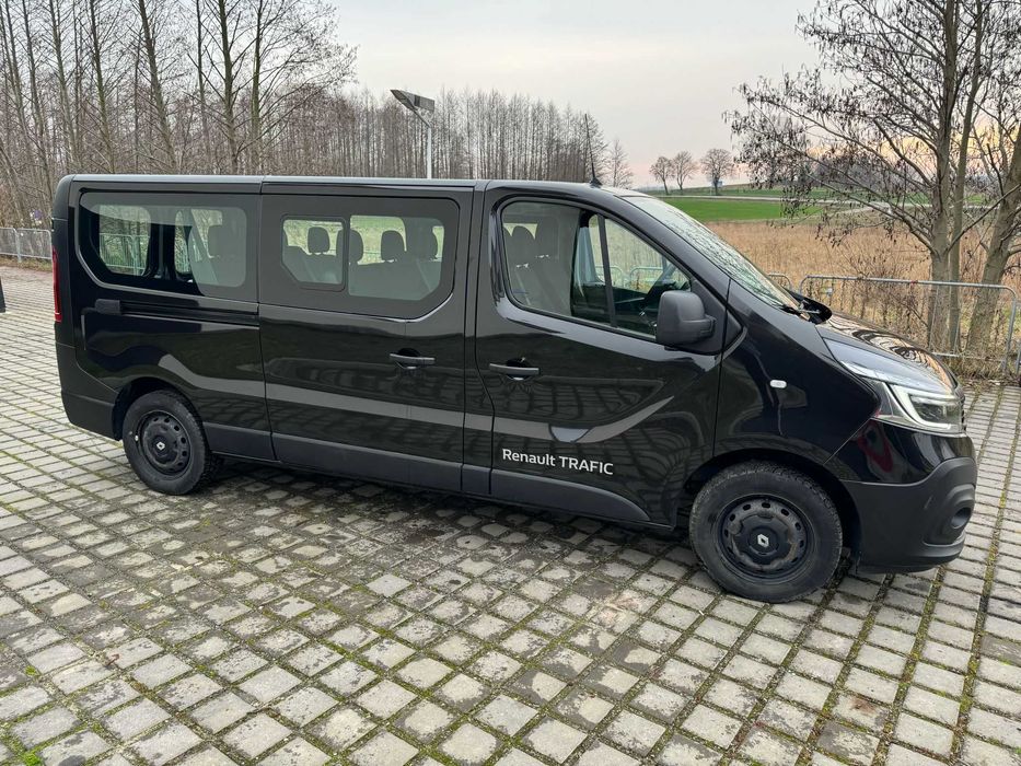 Wynajem busa osobowego Renualt Trafic Long 9-cio osobowy