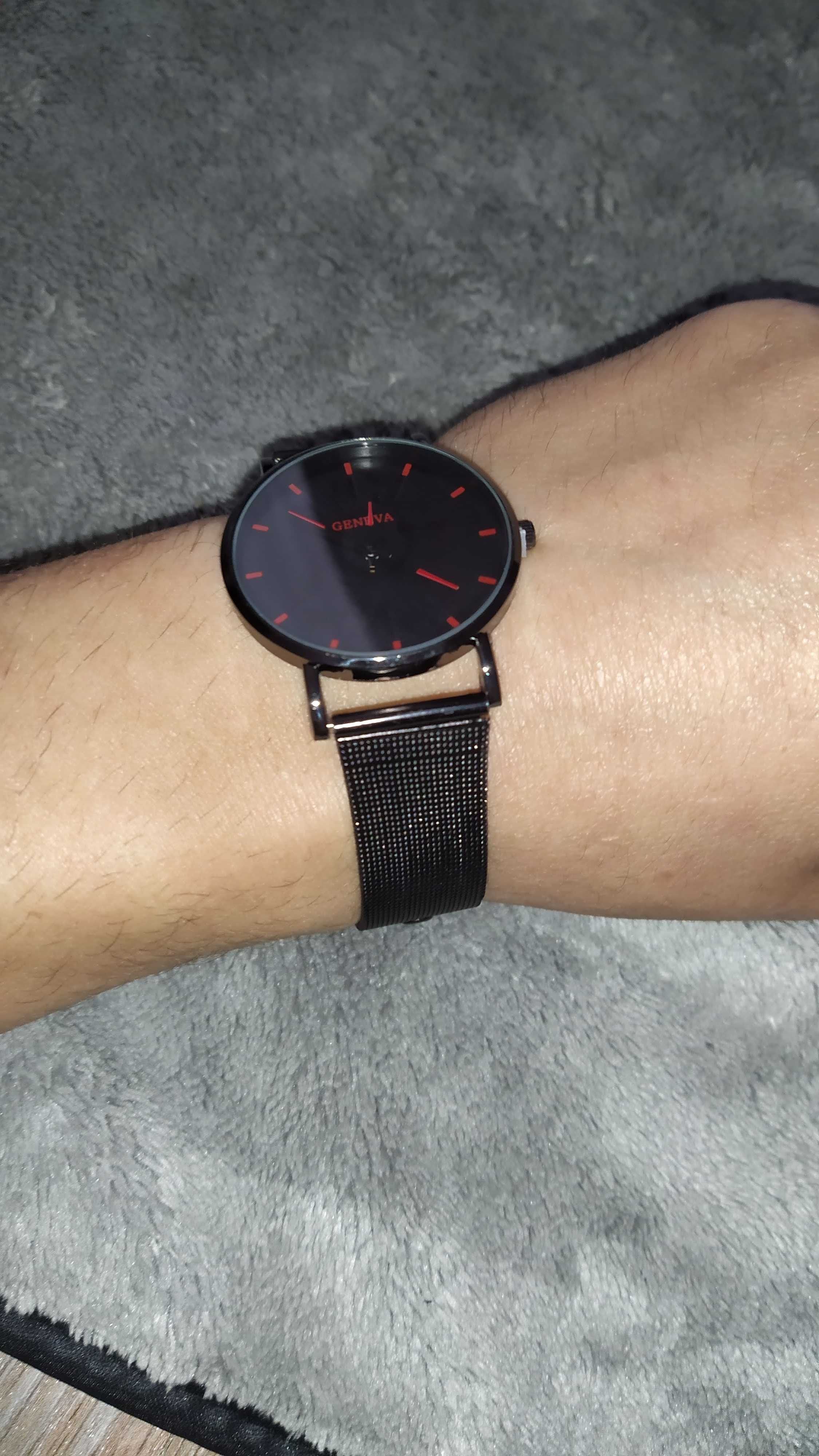 стильний годинник з металевим ремінцем Ultra Thin Watches