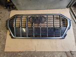 grill Audi Q3 II 83A