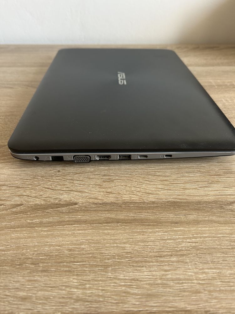 Laptop Asus R558U