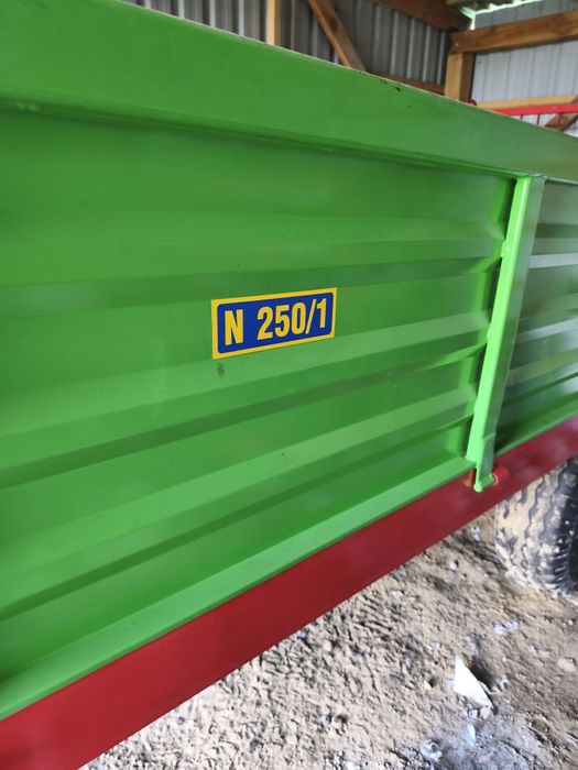 Rozrzutnik obornika jednoosiowy N250/1 4,0t JOL-MET

długość skrzyni