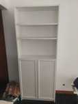 Estante BILLY IKEA com duas portas inferiores