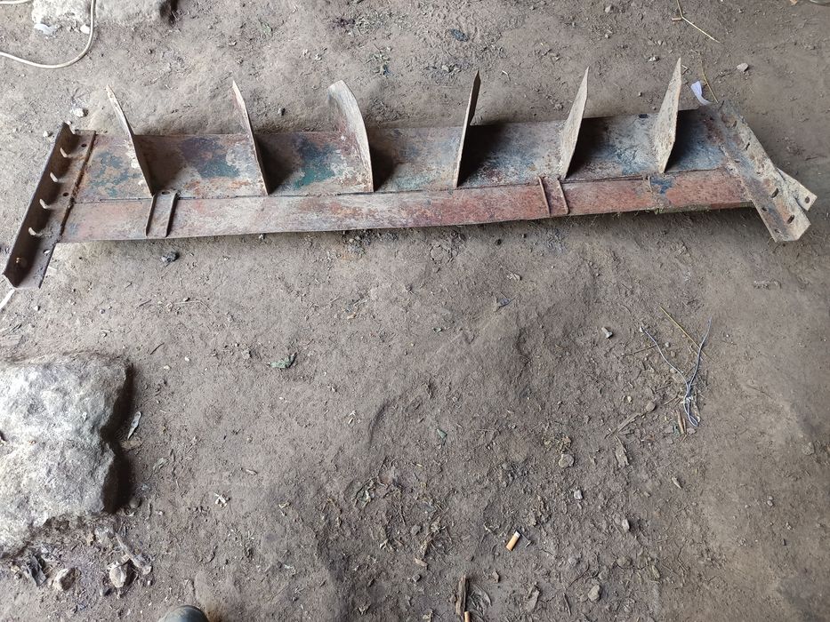 Sieczkarnia  słomy  do kombajnu Massey Ferguson 520 i pochodnych