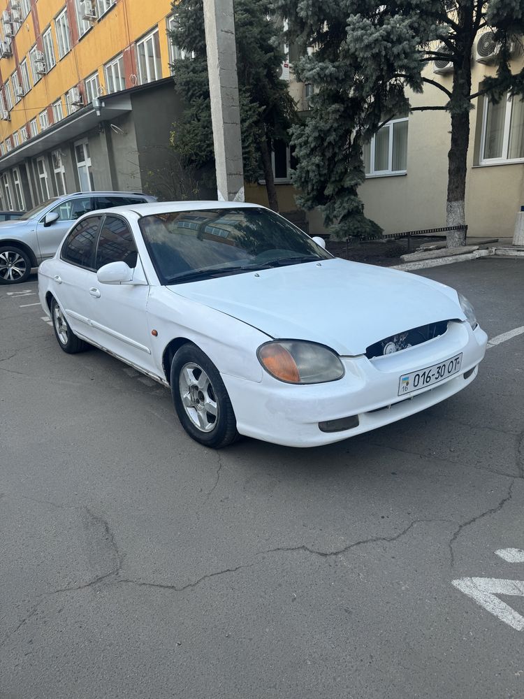 Продам Hyundai Sonata 2000 год 2л Газ-Бензин Механика-5ст