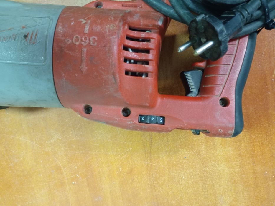 Piła szablasta lisi ogon Milwaukee SSPE 1300 RX.