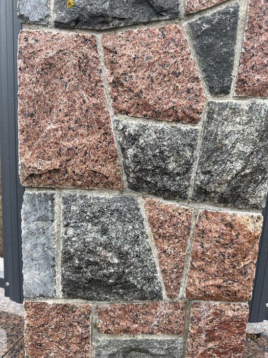 Камінь гранітний червоний, сірий БУТ для забору