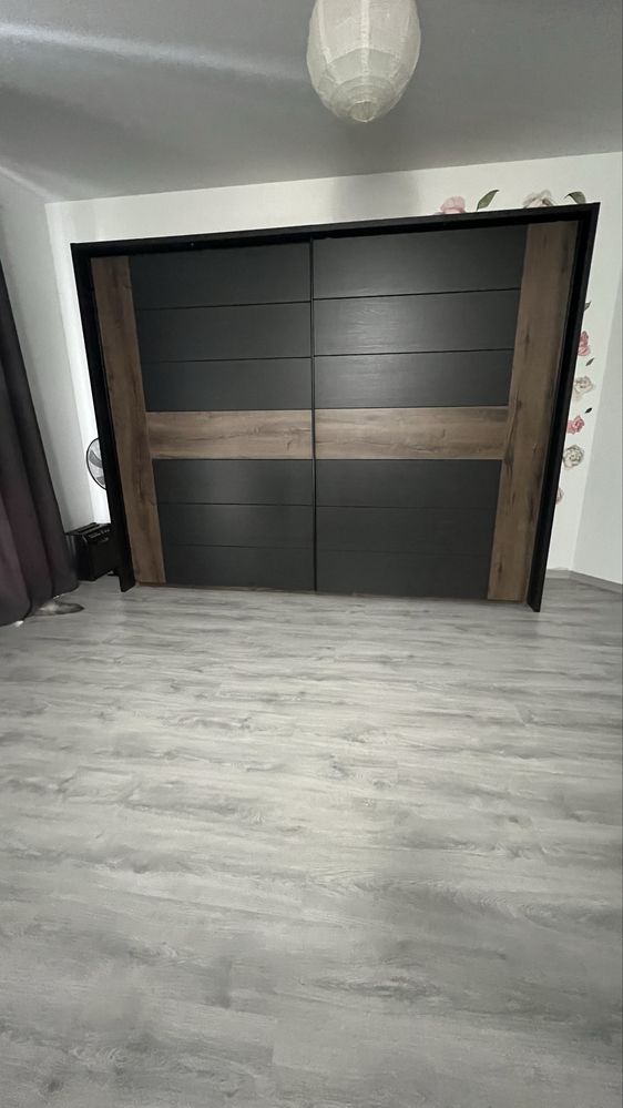 Meble do sypialni: Duża szafa 270 cm i łóżko 160x200