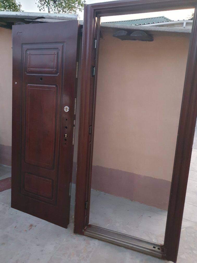 Продам двери вхідні