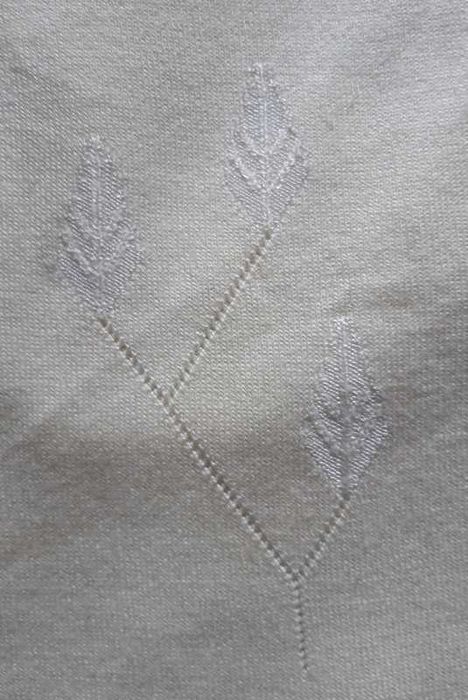 Kremowy lekki sweterek