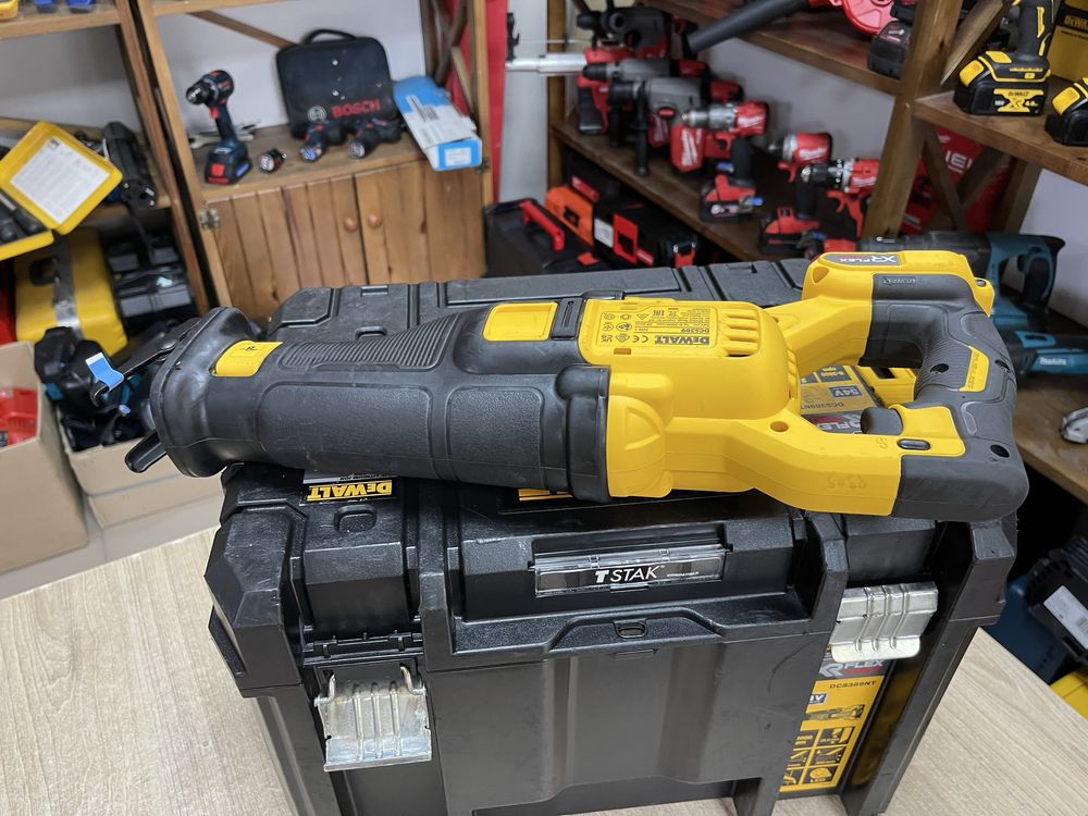 Dewalt DCS389 / вживана безщіткова шабельна пила Девольт