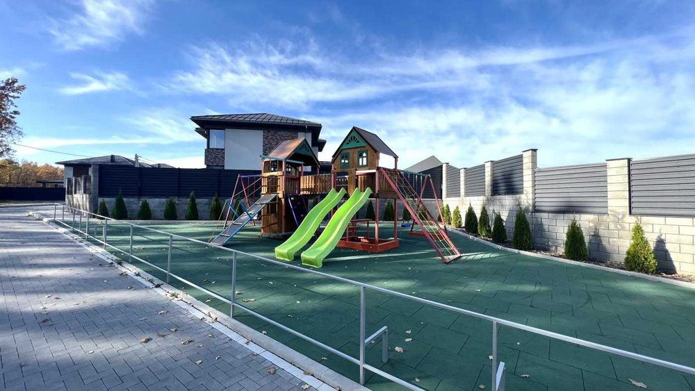 Новий будинок 180 кв.м. 6 соток, в закритому комплексі. Ходосівка