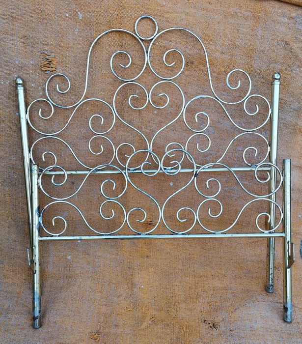 Cama de ferro de solteiro com estrado de ferro