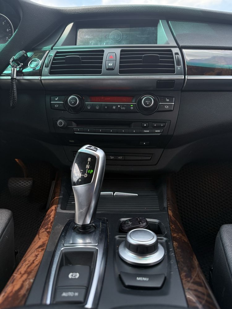 BMW X5 2008 e70.