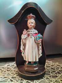 Figurka Praskie Dzieciątko Jezus w kapliczce