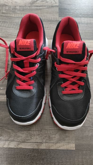 świetne buty do biegania NIKE Revolution 2M jak nowe