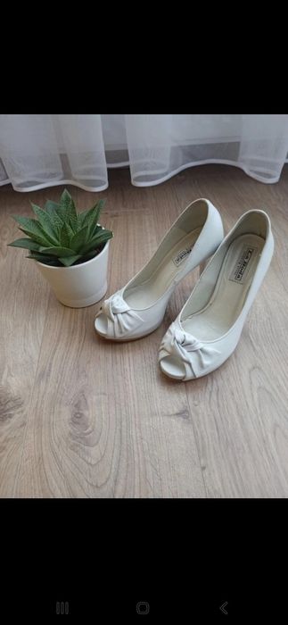 Białe buty rozmiar 35