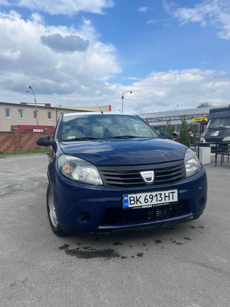 Dacia sandero 1.4 продам