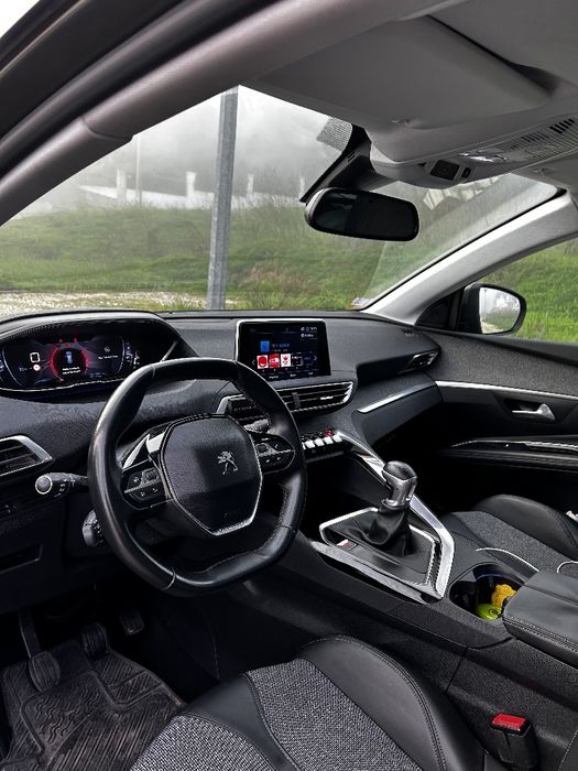 Peugeot 5008 Allure 1.5 impecável