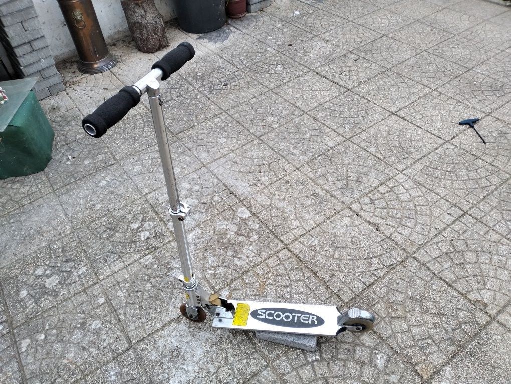 Trotinete dobrável e extensível para várias alturas dos 3 aos 15 anos