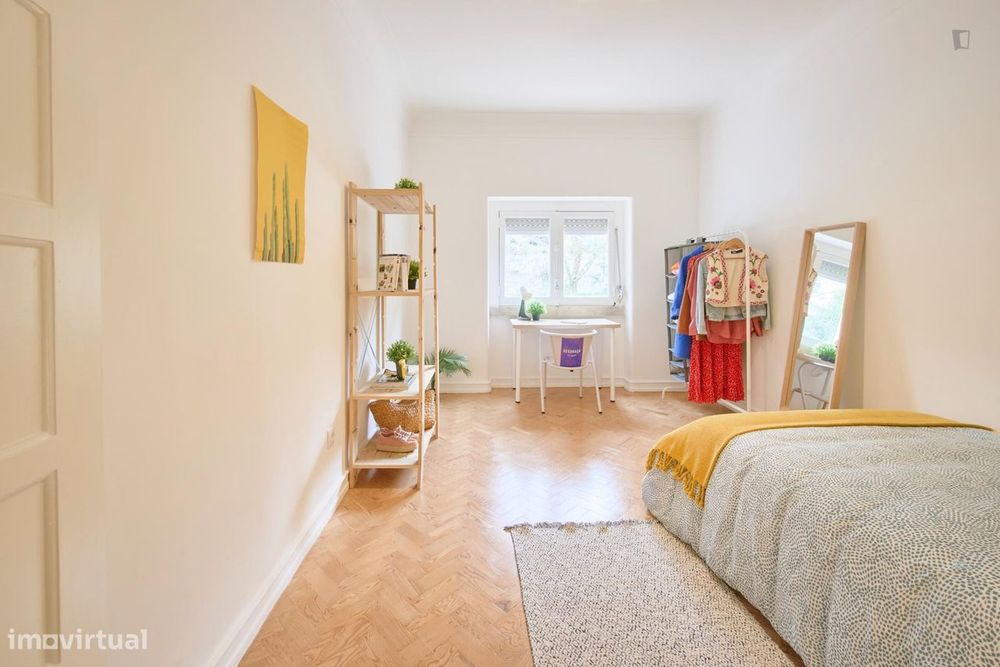 760276 - Quarto com cama de solteiro em...