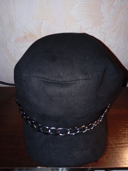 Продам жіночю кепку.