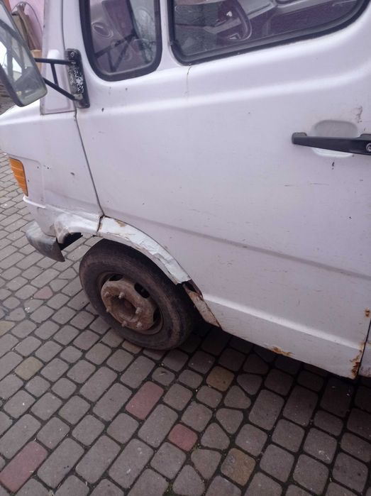 Мерседес 410 .2.9 самоскид евакуатор.