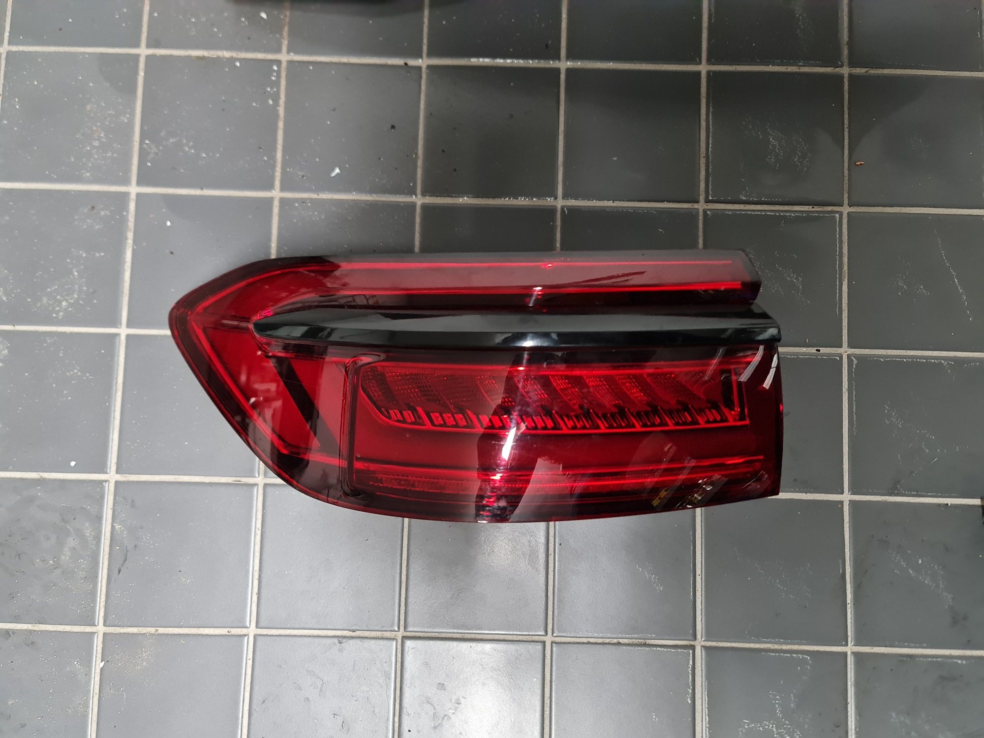 Lampy tył audi a8 d5