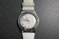 Srebrny kremowy zegarek swatch irony medium kwiatki