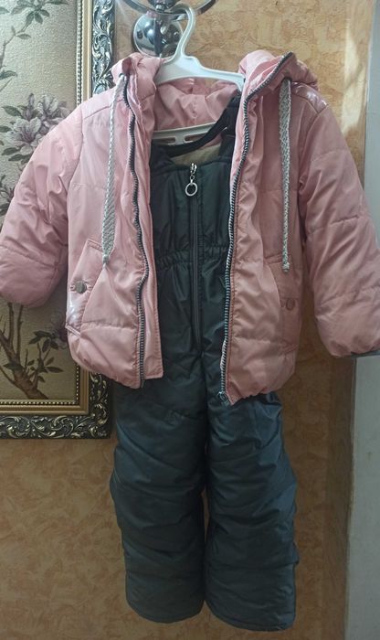 Продам дитячий комбінезон та куртку на дівчинку 2-3 роки