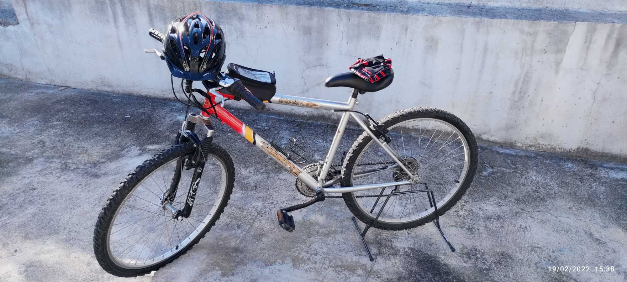 Bicicletas vendidas a unidade ou 3 por preço total.