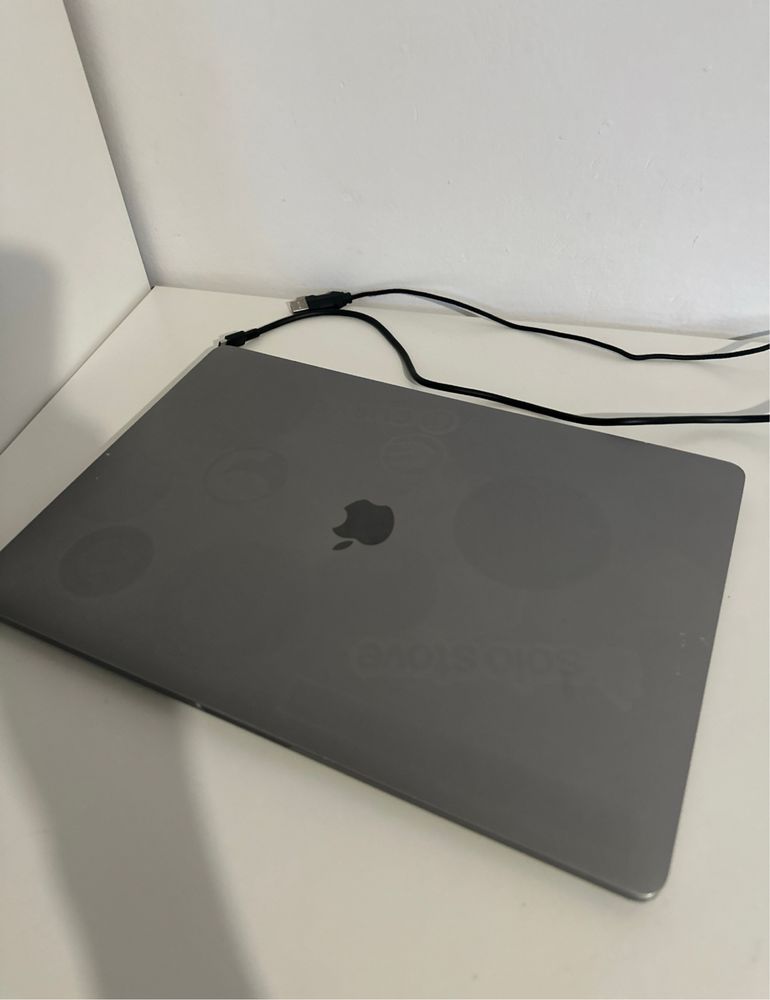 MacBook Pro 15” i7 16/512 GB 2018 a1990