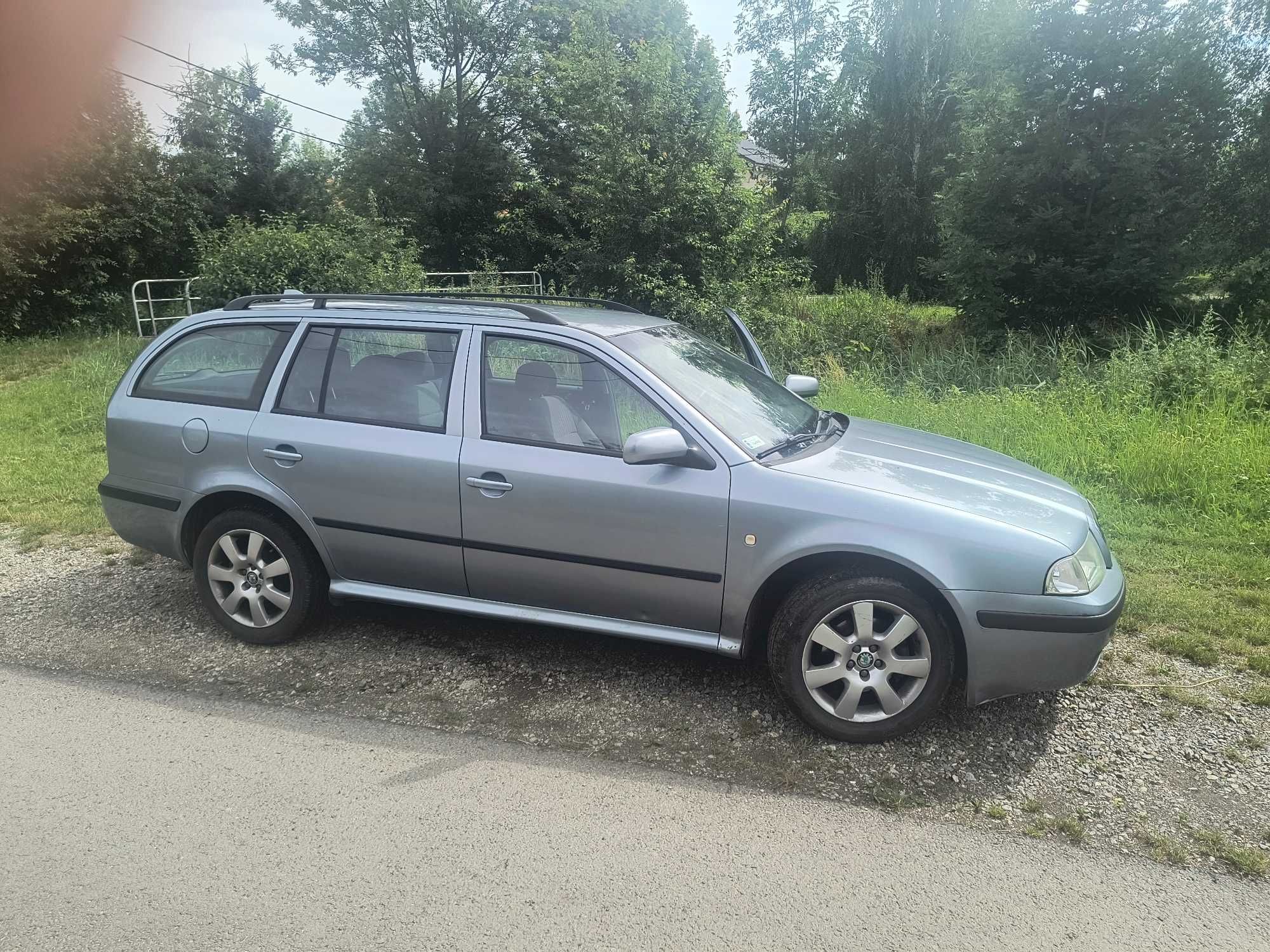 Skoda Octavia 1,9 Combi Ambiente 4x4
Rok 2004