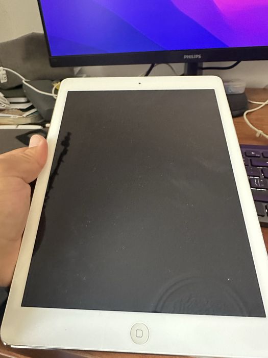 iPad Air 1st generation with case and keyboard64552223366659121