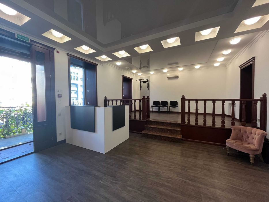 Оренда ФАСАДНОГО  приміщення 140 м., окремий вхід, Саксаганського13/42