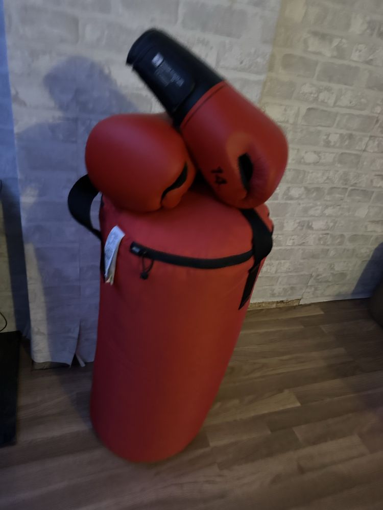 Saco boxe com luvas