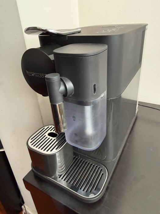 Nespresso Latissima One (como nova)