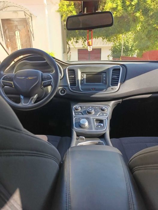 Авто  Chrysler 200