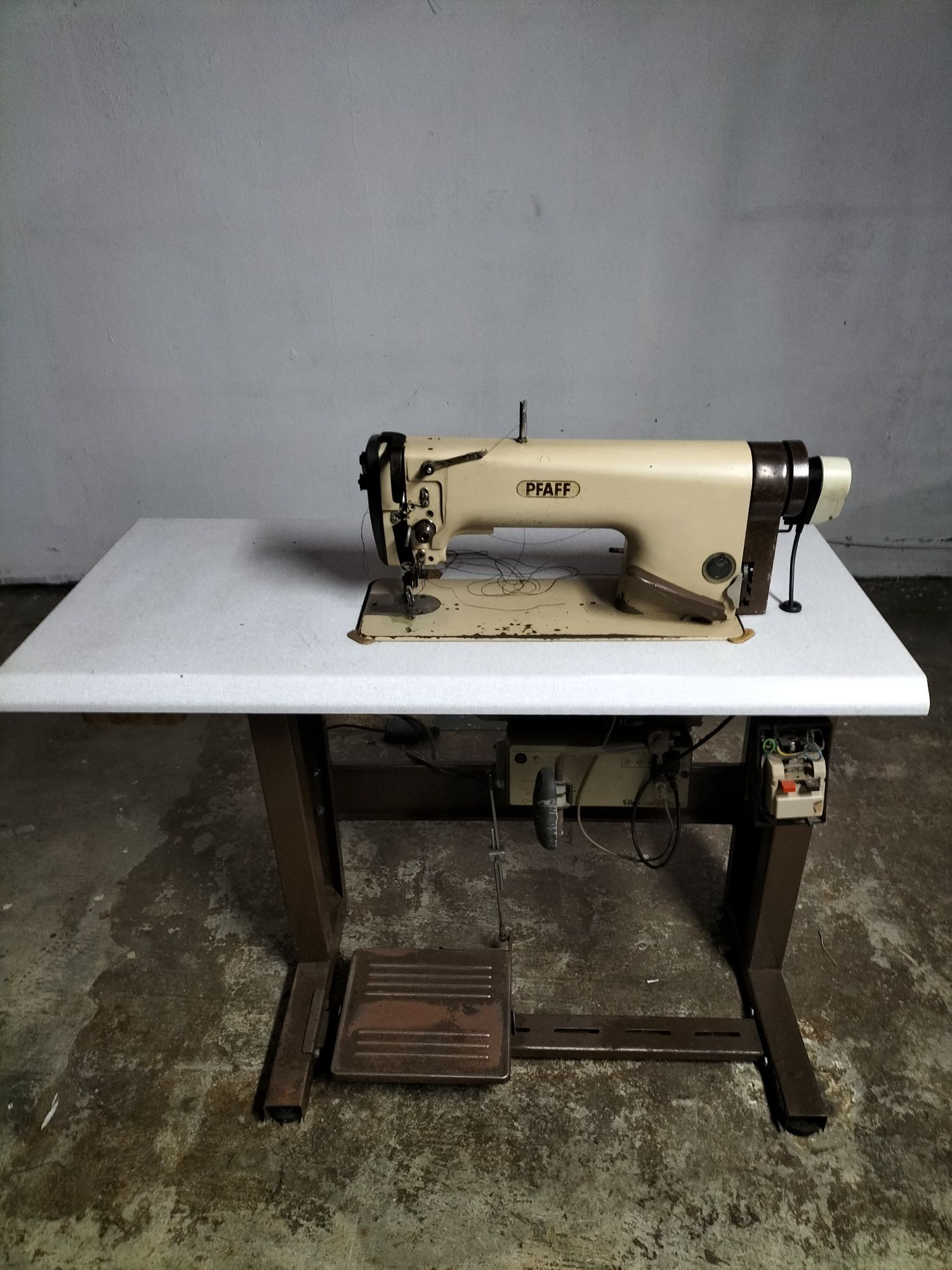 Máquinas de costura 2 agulhas Refrey