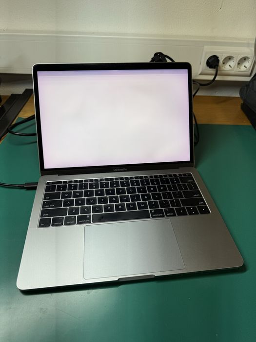 Macbook Pro 2017 | 13 | 8GB RAM | 128GB SSD