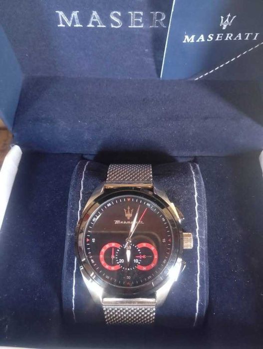 à venda:
relógio muito elegante da marca MASERATI.