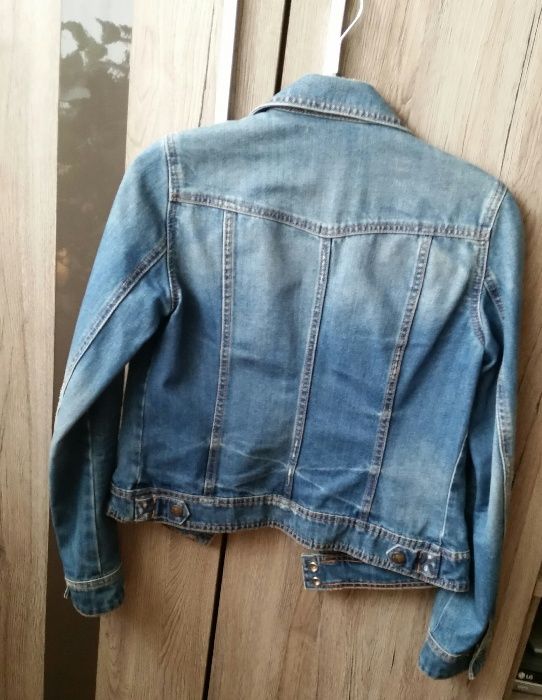 Sprzedam kurtkę jeansową z ćwiekami Zara
