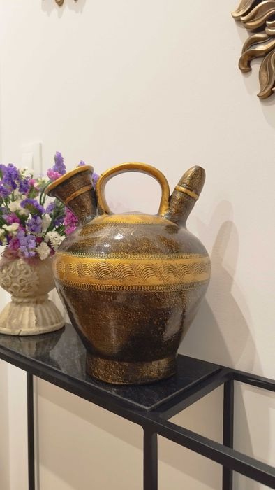 Cantil trabalhado e pintado manualmente, fabrico em barro cru cerâmica