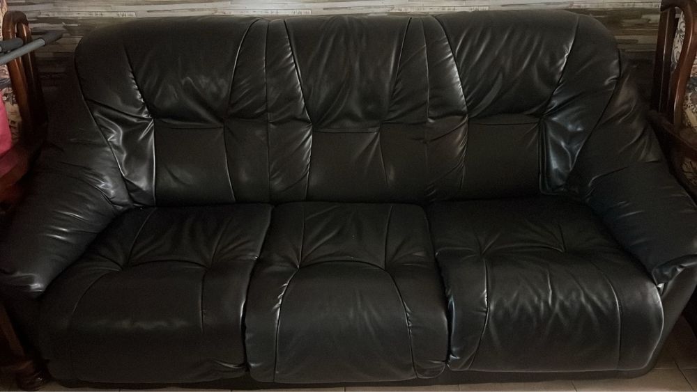 Sofa cama em pele preta