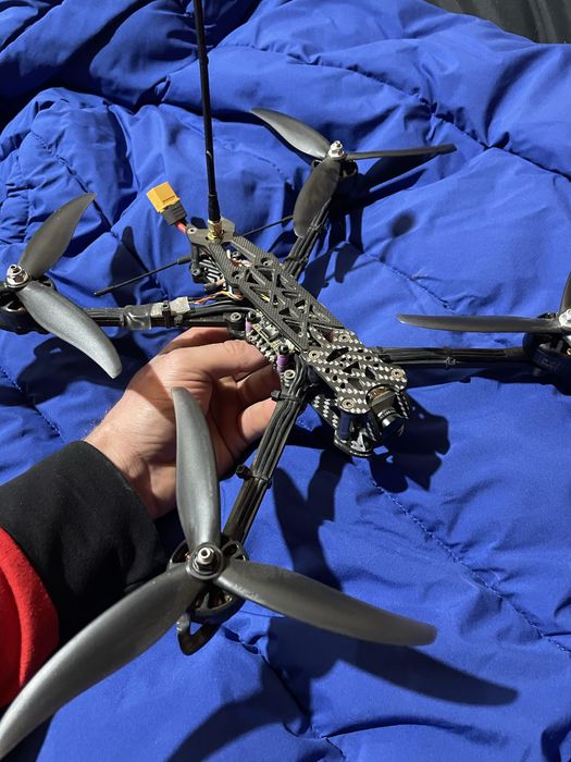 Дрон квадрокоптер