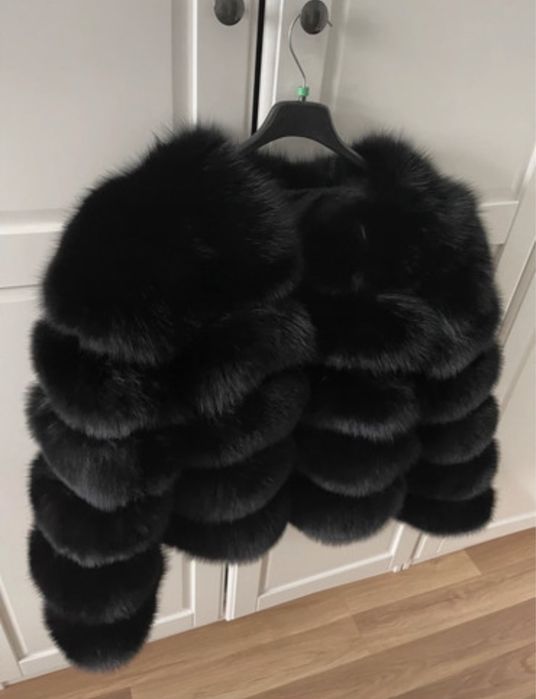 Krotkie czarne naturalne futro z lisa